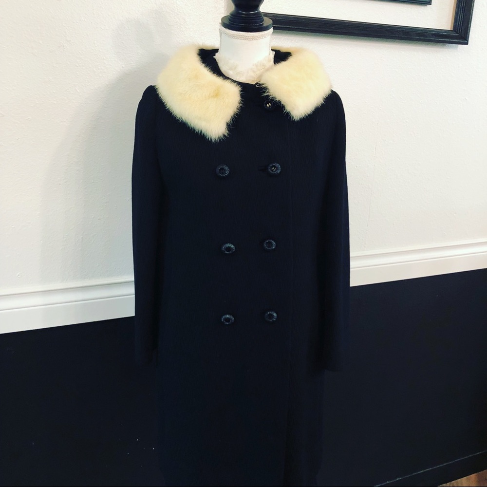 Black 1960’s vintage coat with cream fur collar